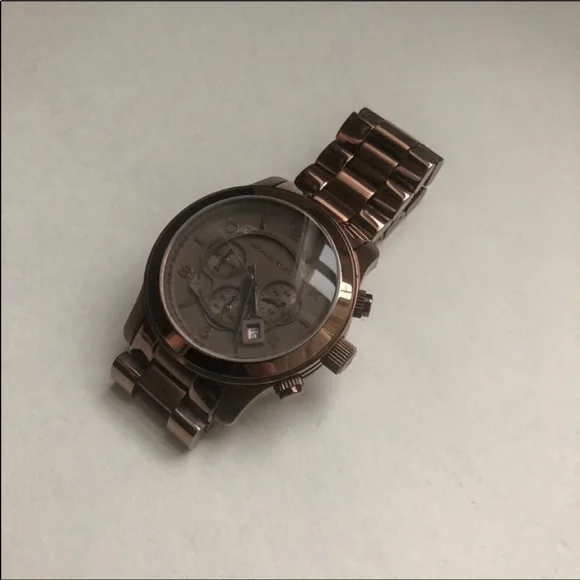 Michael Kors Oversized Watch - Picture 3 of 8